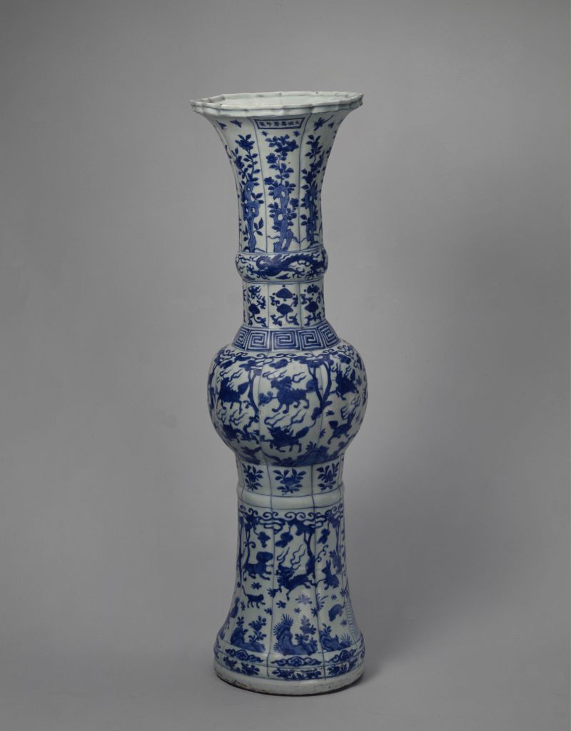 图片[1]-Blue and white goblet with exotic animal pattern-China Archive